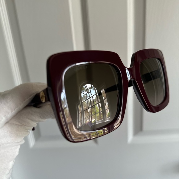 Gucci Oversized Sunglasses - Picture 4 of 6